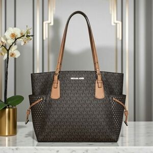 Michael by Michael Kors Voyager Small Logo Tote 2‑Tone Brown Star Side Pockets